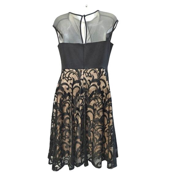 Maggy London Lace Short Sleeve Fit & Flare Dress V-Neck Black Tan Womens Size 4 - Picture 2 of 7
